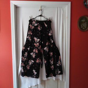 New Look floral side split pants size L